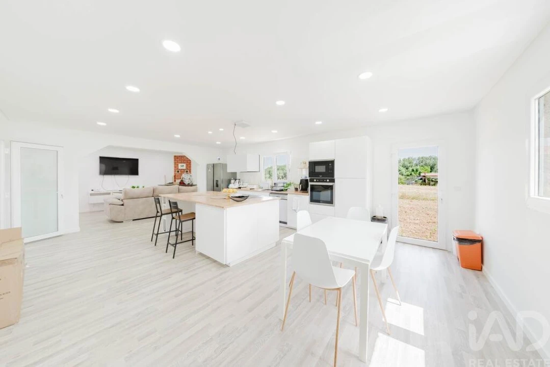 Moradia T4 para Venda em Aguda Foto 9