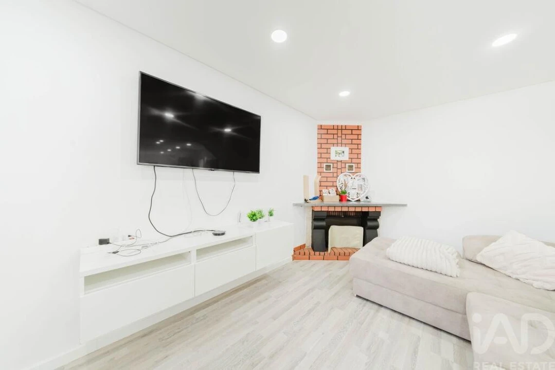 Moradia T4 para Venda em Aguda Foto 6