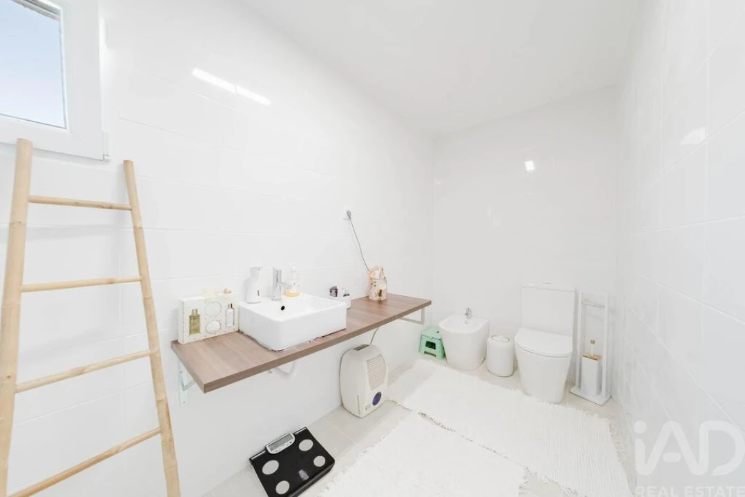 Moradia T4 para Venda em Aguda Foto 13