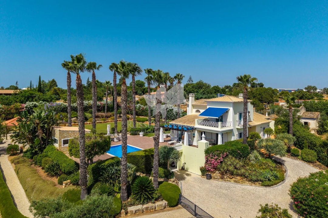 Moradia T4 para Venda em Pechão Foto 2