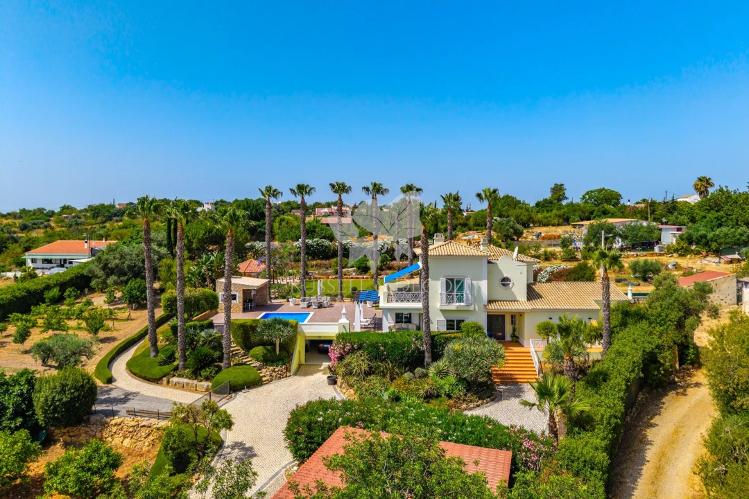 Moradia T4 para Venda em Pechão Foto 50