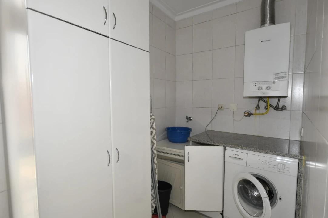 Apartamento T1 para Arrendamento em Lordelo do Ouro e Massarelos Foto 32