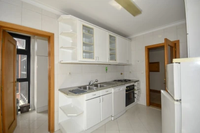 Apartamento T1 para Arrendamento em Lordelo do Ouro e Massarelos