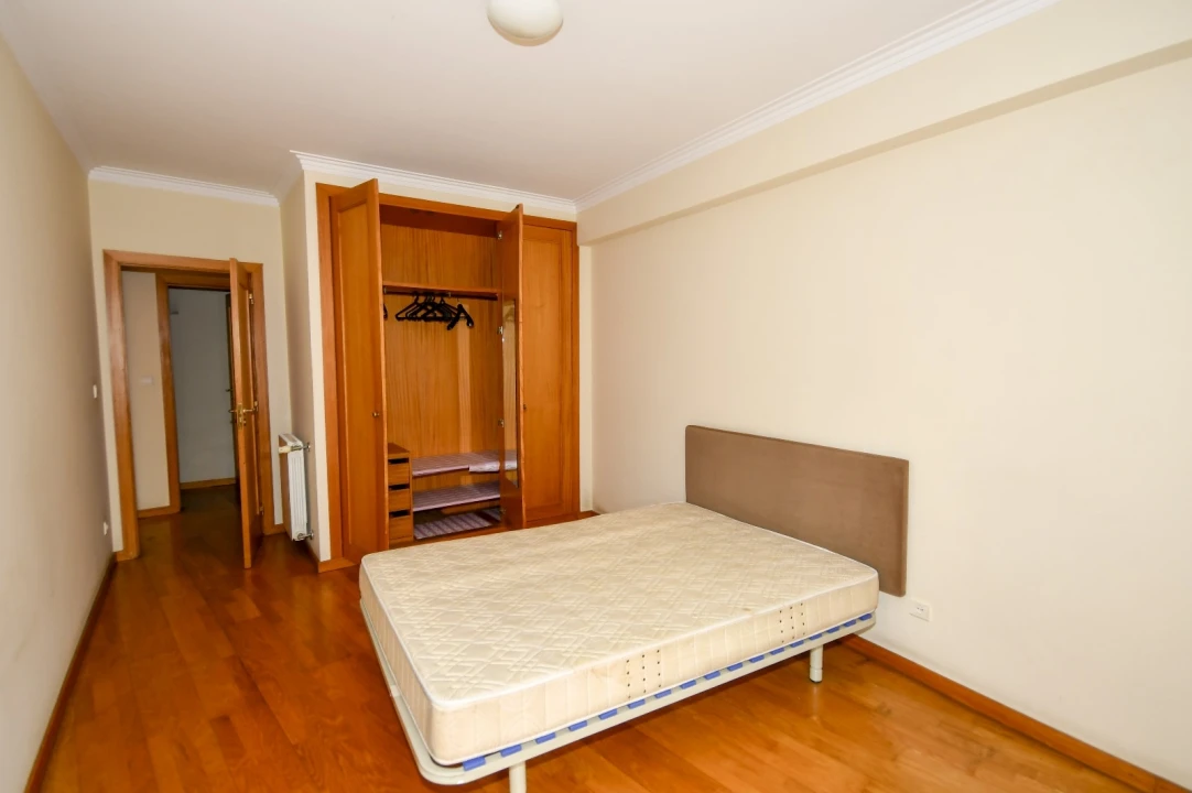 Apartamento T1 para Arrendamento em Lordelo do Ouro e Massarelos Foto 16