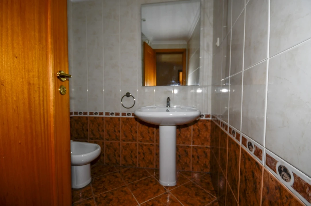 Apartamento T1 para Arrendamento em Lordelo do Ouro e Massarelos Foto 18