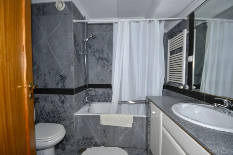 Apartamento T1 para Arrendamento em Lordelo do Ouro e Massarelos Foto 11