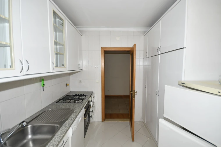 Apartamento T1 para Arrendamento em Lordelo do Ouro e Massarelos Foto 9