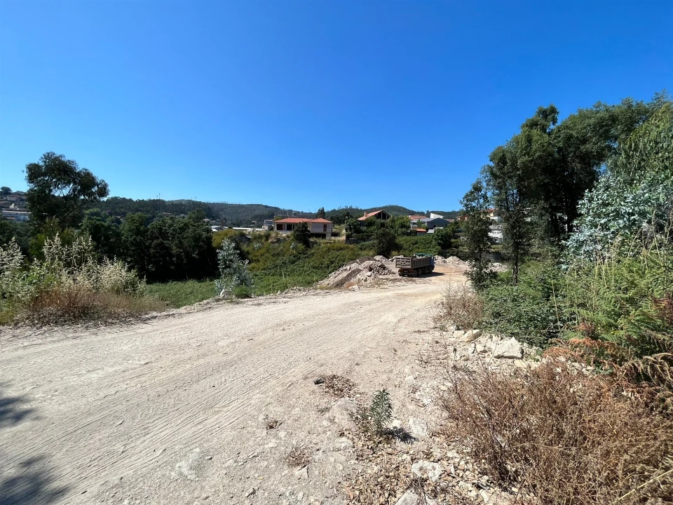 Terreno para Venda em Lordelo Foto 3