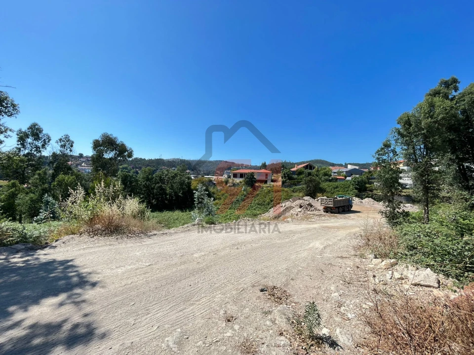Terreno para Venda em Lordelo Foto 4