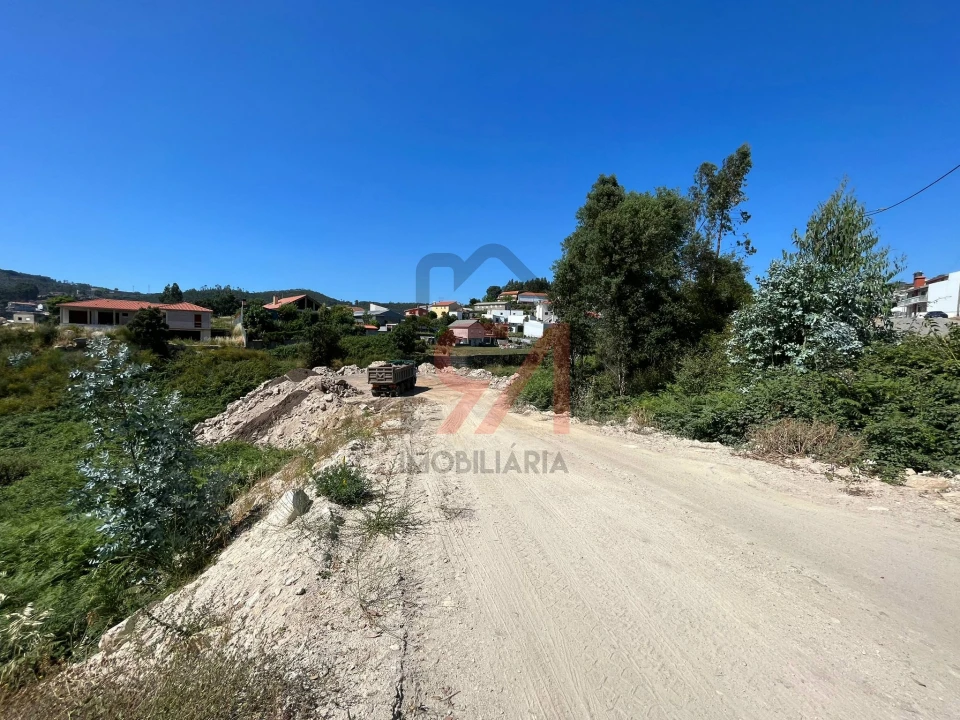 Terreno para Venda em Lordelo Foto 1