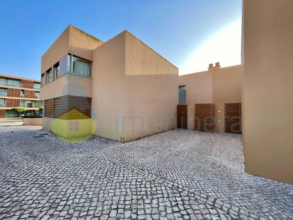 Moradia T4 para Venda em Guia Foto 37