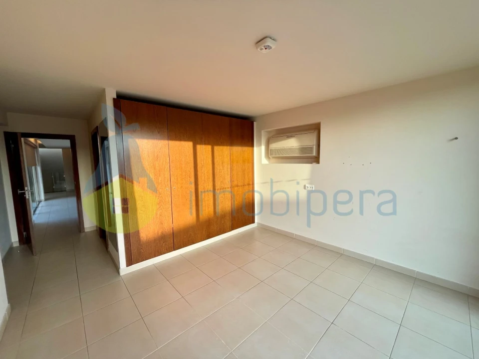 Moradia T4 para Venda em Guia Foto 29