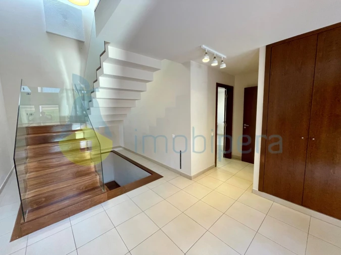 Moradia T4 para Venda em Guia Foto 4