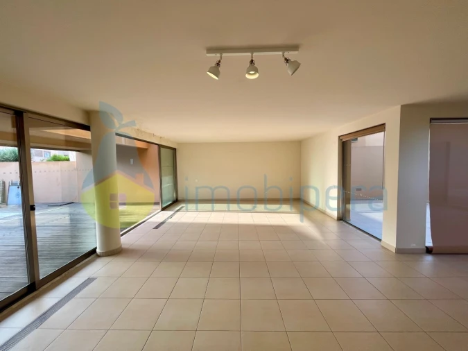 Moradia T4 para Venda em Guia Foto 7