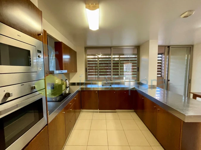 Moradia T4 para Venda em Guia Foto 10