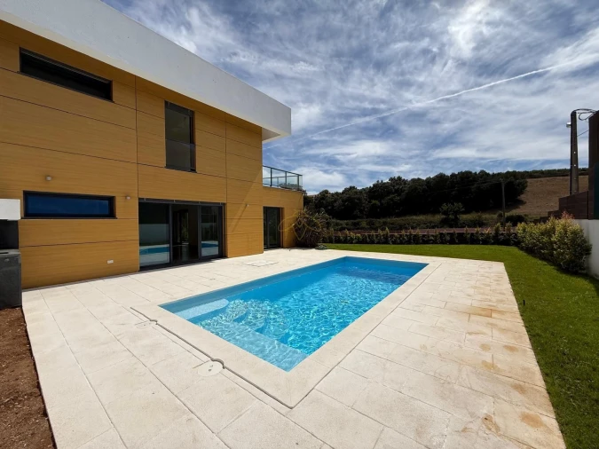 Moradia T4 para Venda em São Domingos de Rana Foto 1