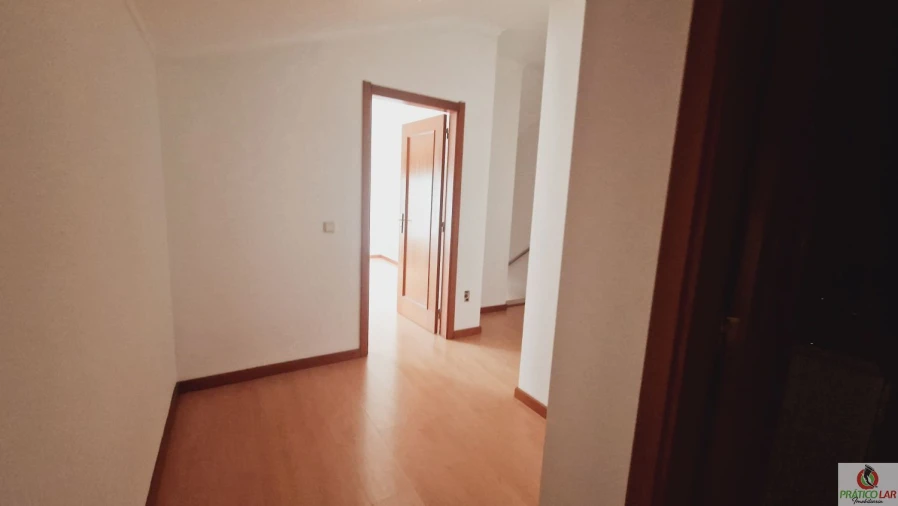 Apartamento T1 para Venda em Oiã Foto 9