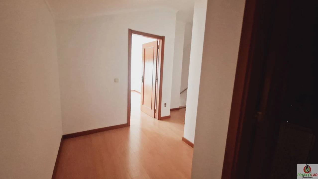 Apartamento T1 para Venda em Oiã Foto 9