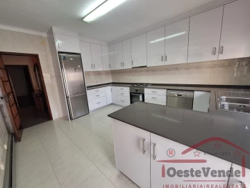 Moradia T5 para Venda em Cadaval e Pêro Moniz