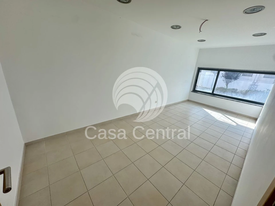 Loja para Venda em Odivelas Foto 14