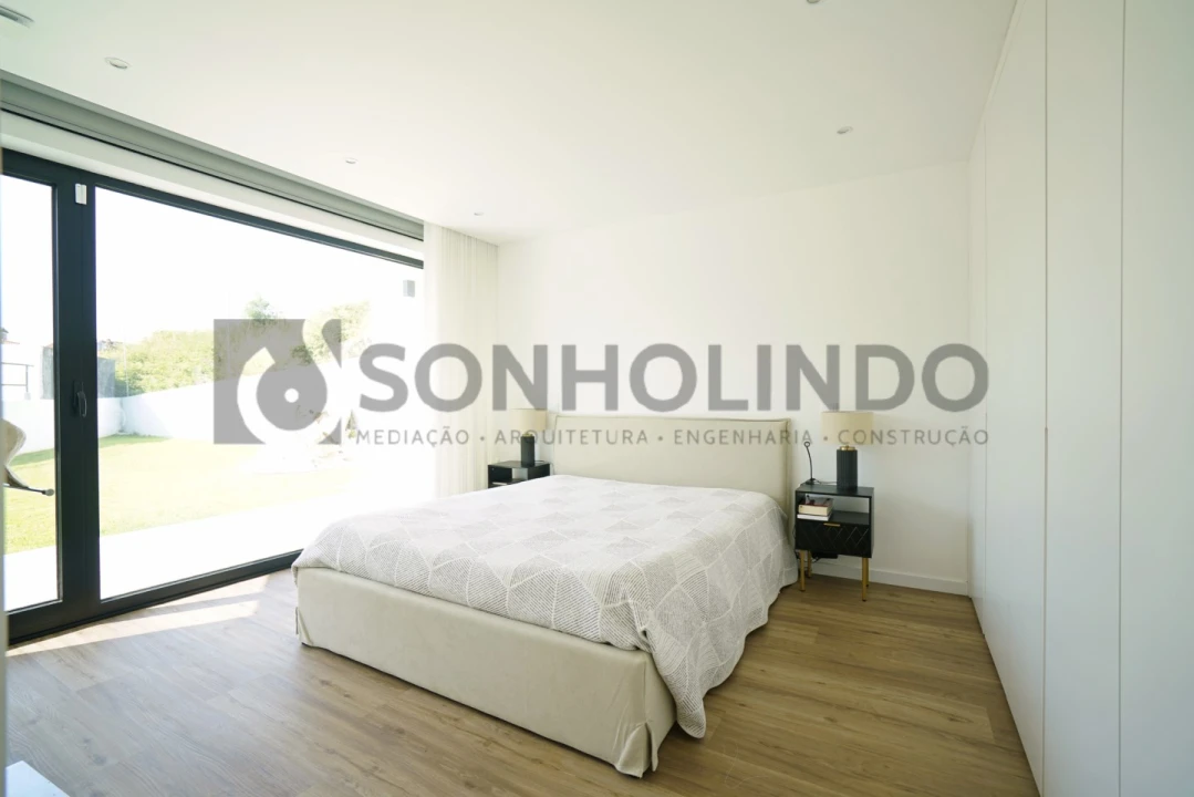 Moradia T3 para Venda em Milheiros Foto 11