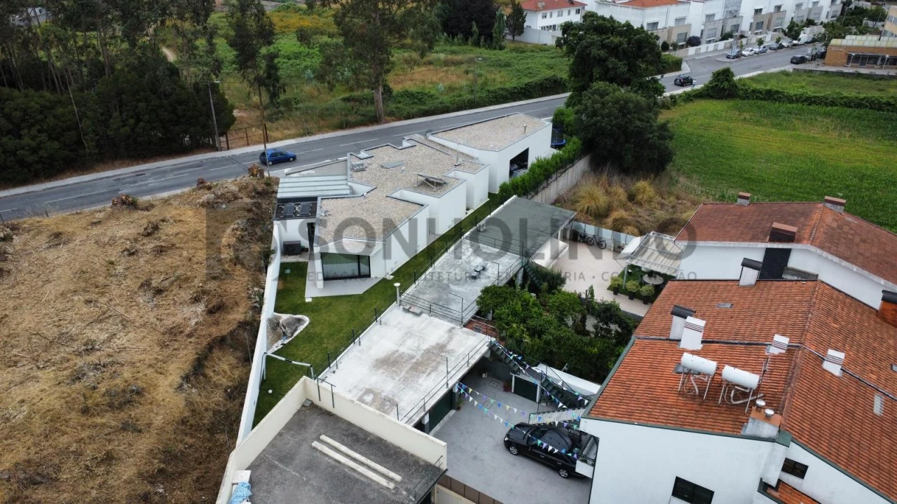 Moradia T3 para Venda em Milheiros Foto 26