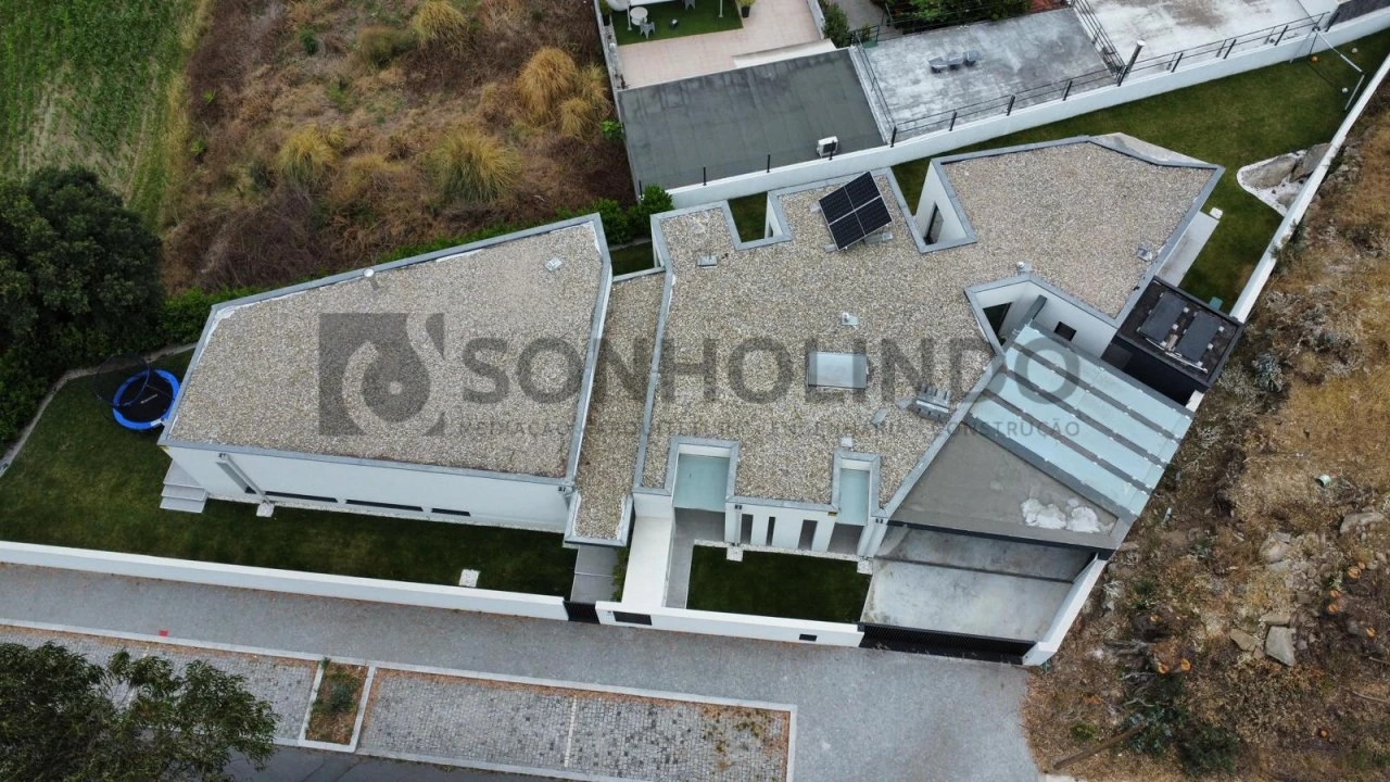 Moradia T3 para Venda em Milheiros Foto 28