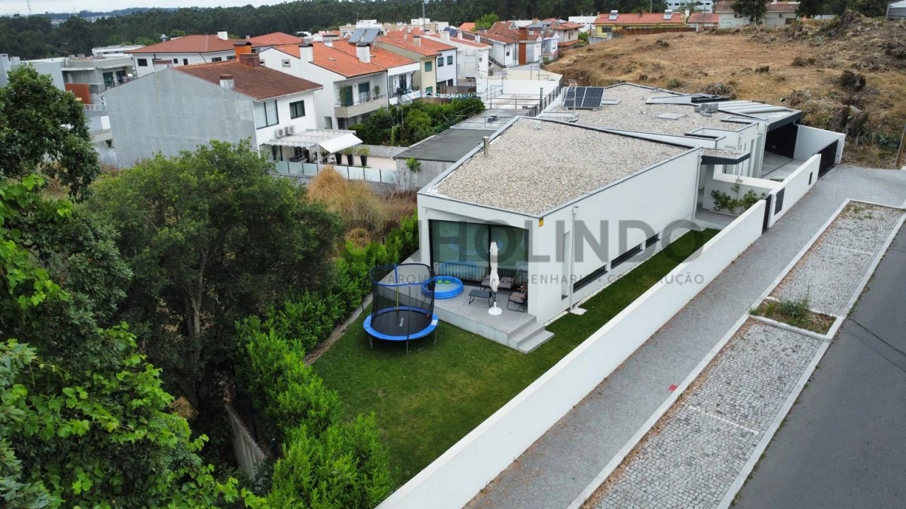 Moradia T3 para Venda em Milheiros Foto 23