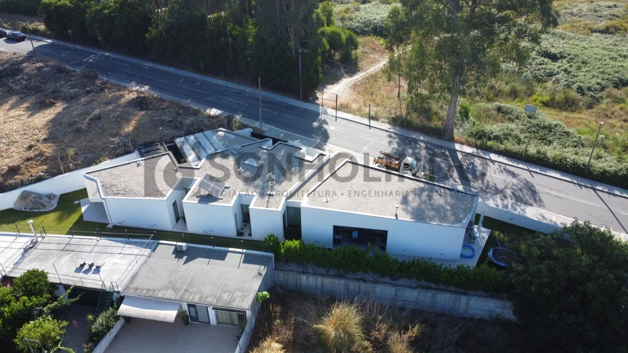 Moradia T3 para Venda em Milheiros Foto 24