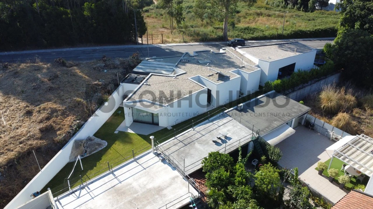 Moradia T3 para Venda em Milheiros Foto 25