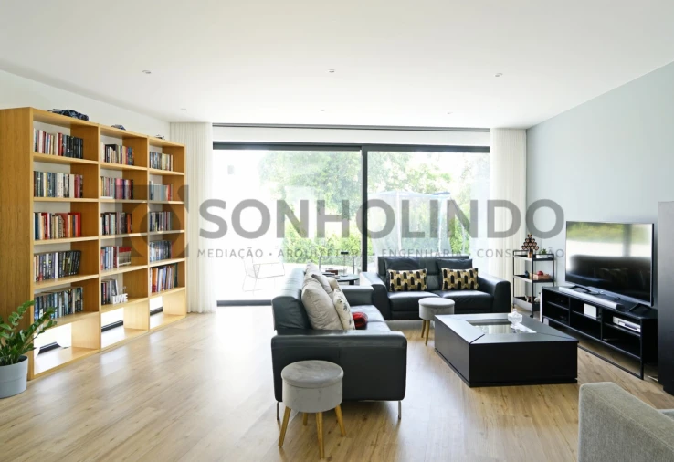 Moradia T3 para Venda em Milheiros Foto 3