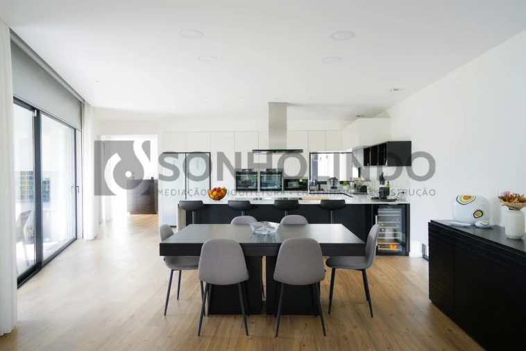 Moradia T3 para Venda em Milheiros Foto 4