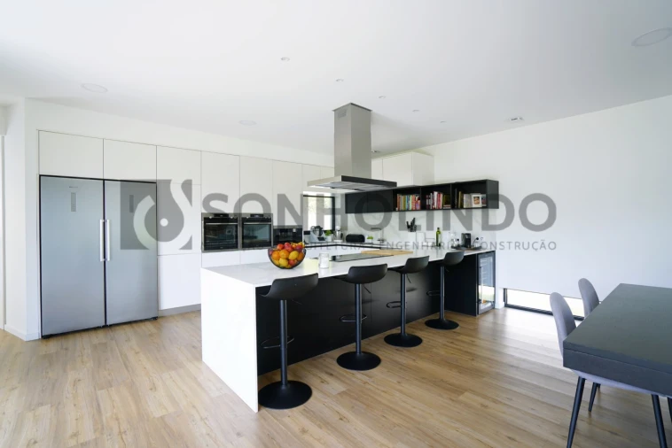 Moradia T3 para Venda em Milheiros Foto 5