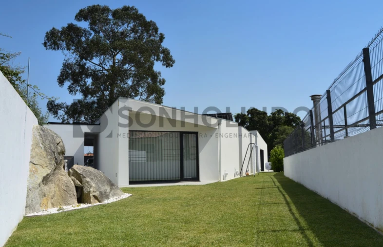 Moradia T3 para Venda em Milheiros Foto 2