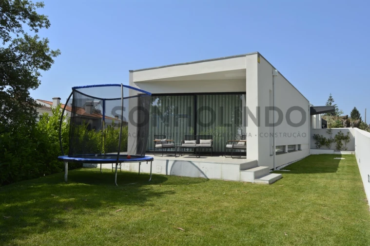 Moradia T3 para Venda em Milheiros Foto 1