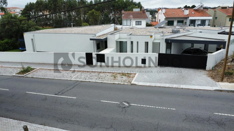 Moradia T3 para Venda em Milheiros Foto 27