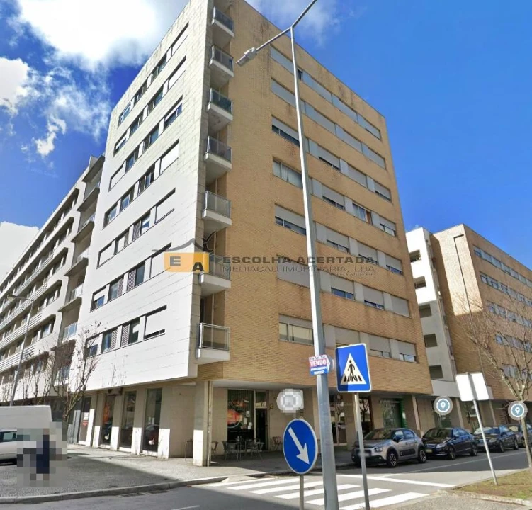 Loja para Venda em Pedrouços Foto 1