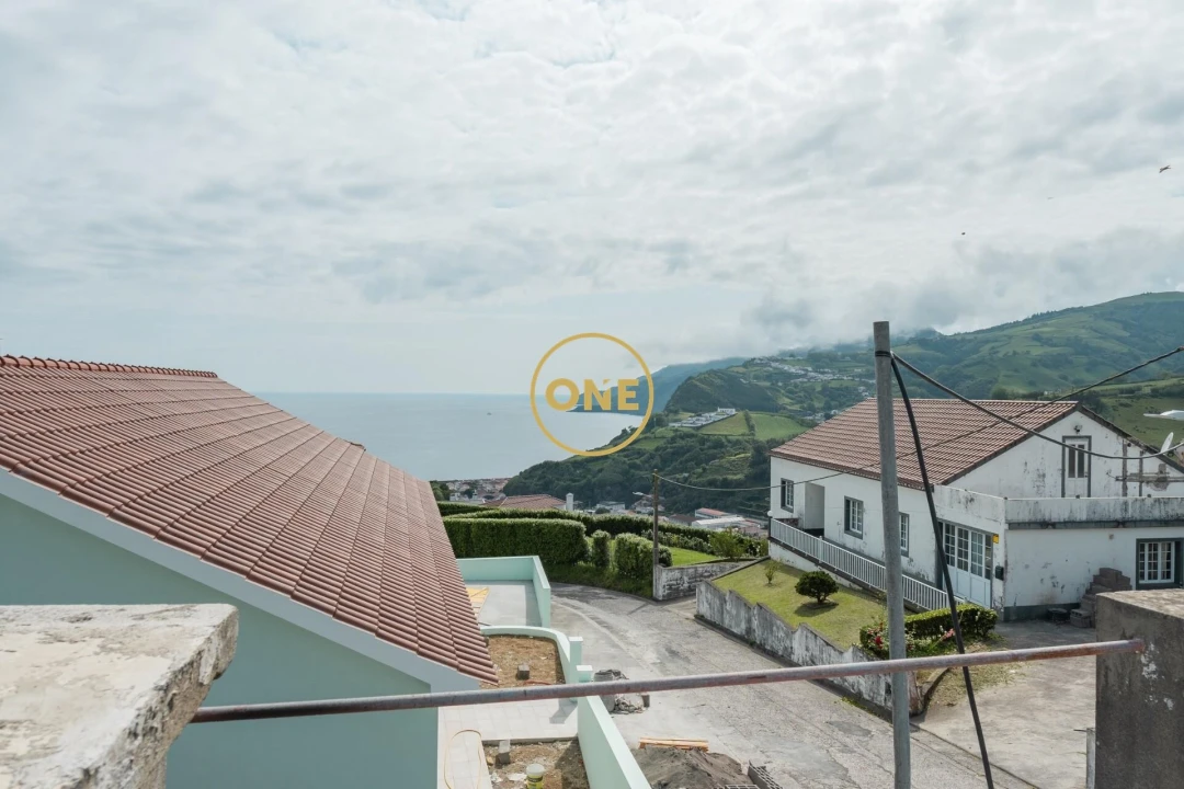 Moradia T4 para Venda em Nossa Senhora dos Remedios Foto 1