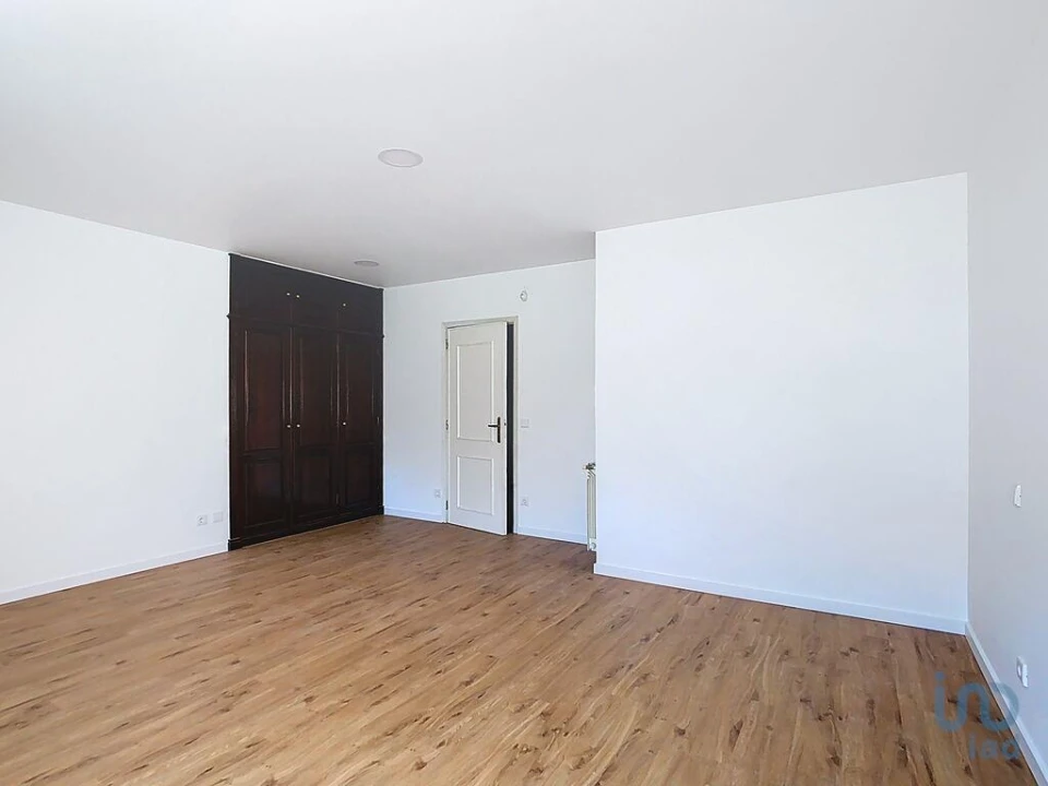 Moradia T5 para Venda em Meirinhas Foto 11