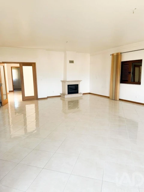 Moradia T4 para Venda em Folhadela