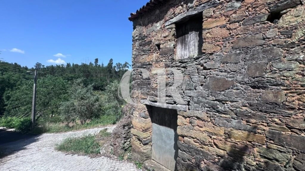 Moradia T3 para Venda em Aguda Foto 3