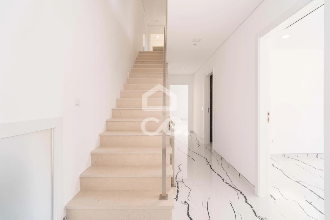 Moradia T4 para Venda em Antuzede e Vil de Matos Foto 13