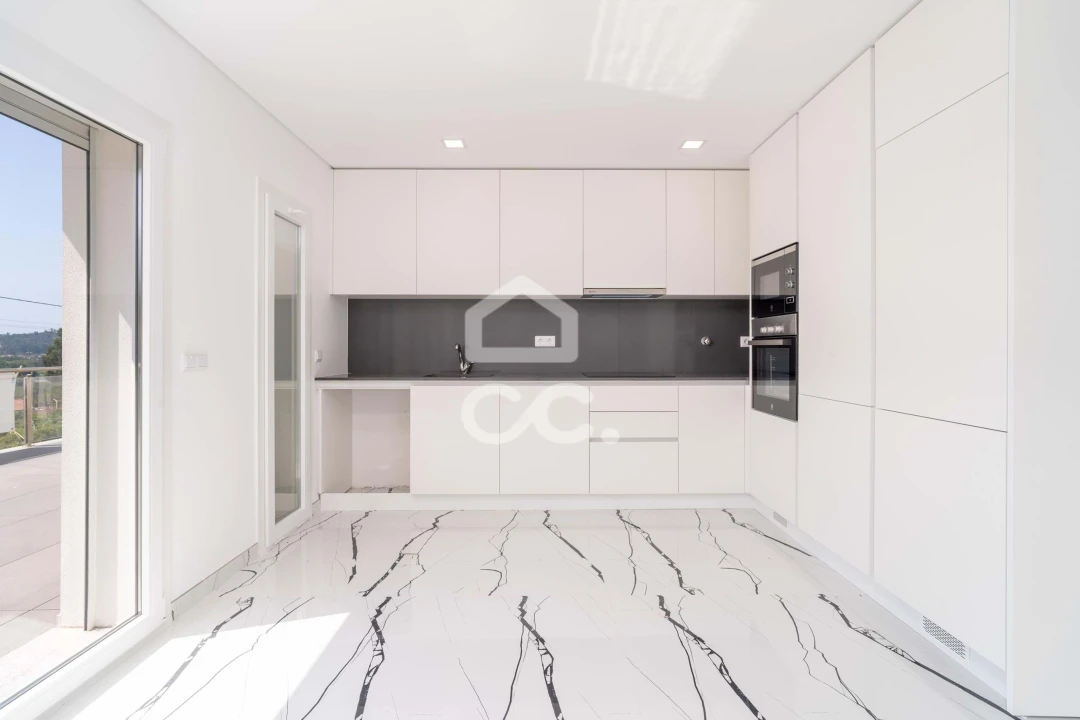 Moradia T4 para Venda em Antuzede e Vil de Matos Foto 2