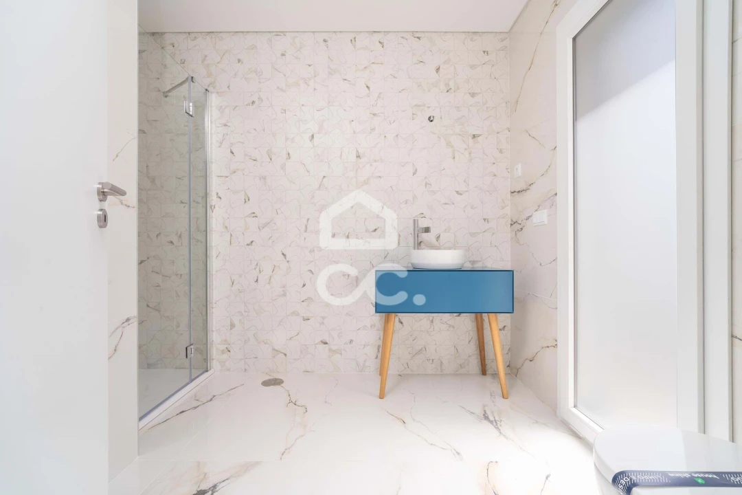 Moradia T4 para Venda em Antuzede e Vil de Matos Foto 11