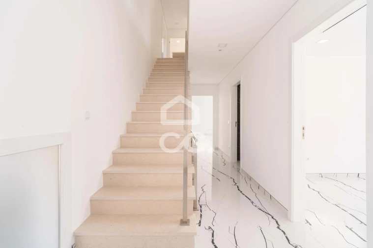 Moradia T4 para Venda em Antuzede e Vil de Matos Foto 13