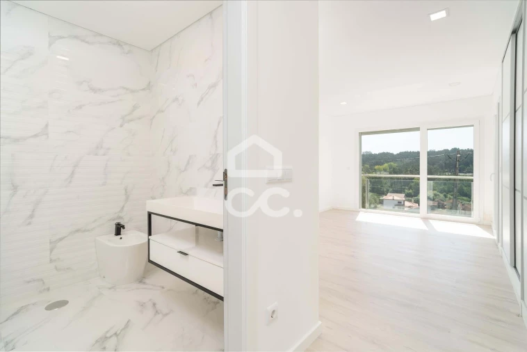 Moradia T4 para Venda em Antuzede e Vil de Matos Foto 7