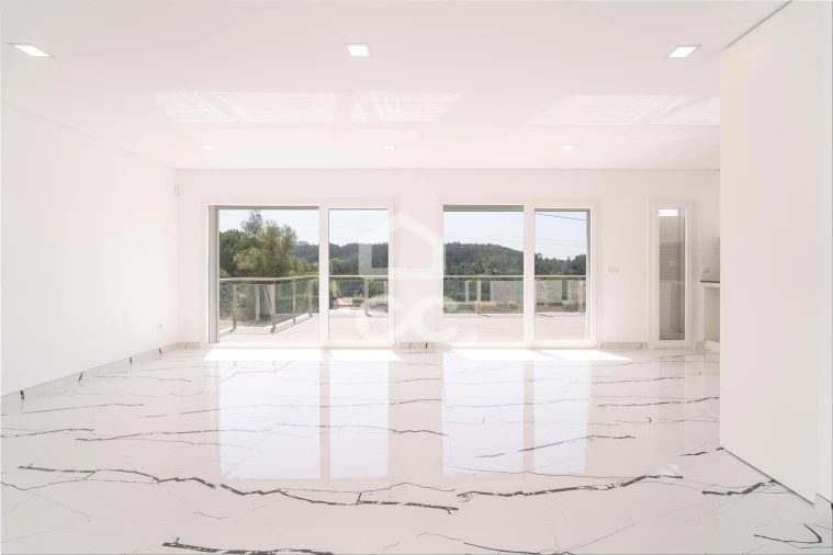 Moradia T4 para Venda em Antuzede e Vil de Matos Foto 3