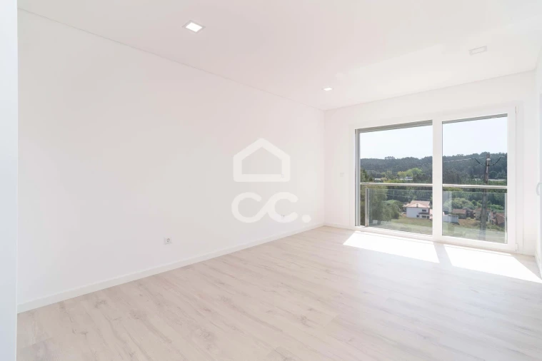 Moradia T4 para Venda em Antuzede e Vil de Matos Foto 14