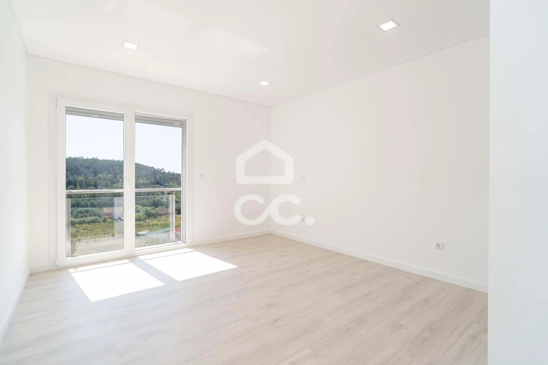 Moradia T4 para Venda em Antuzede e Vil de Matos Foto 6