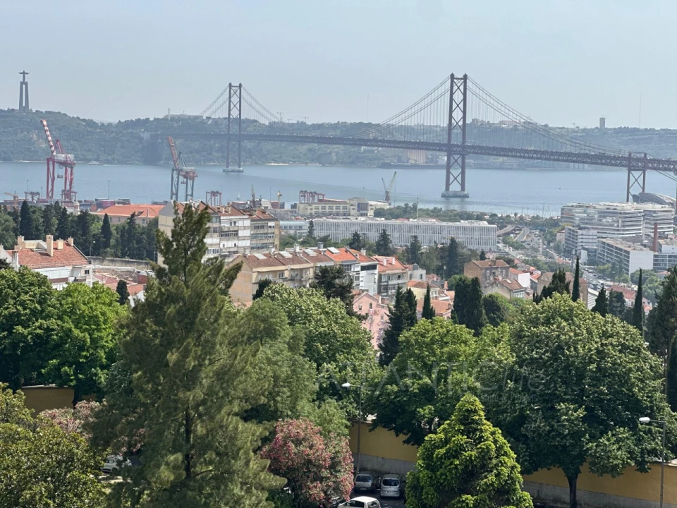 Apartamento T2 para Venda em Campo de Ourique Foto 2